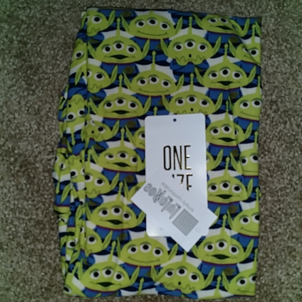 Hard to find *unicorn* lularoe OS leggings